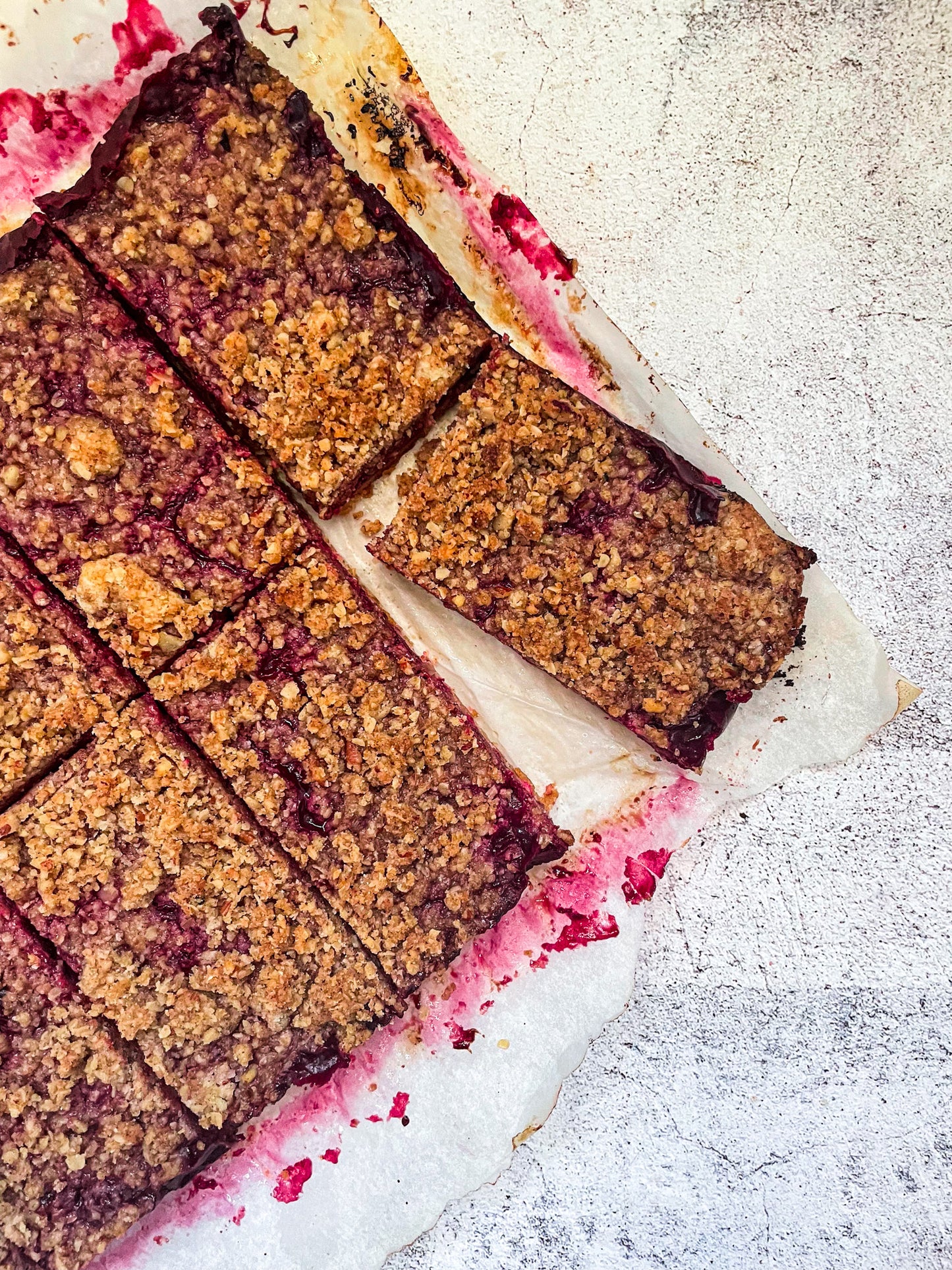 RASPBERRY CRUMBLE BAR