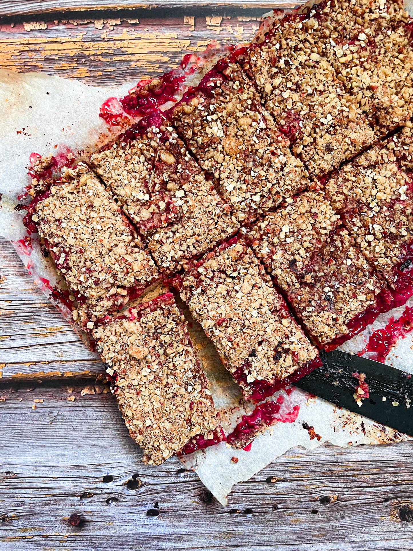 STRAWBERRY RHUBARB CRUMBLE BARS